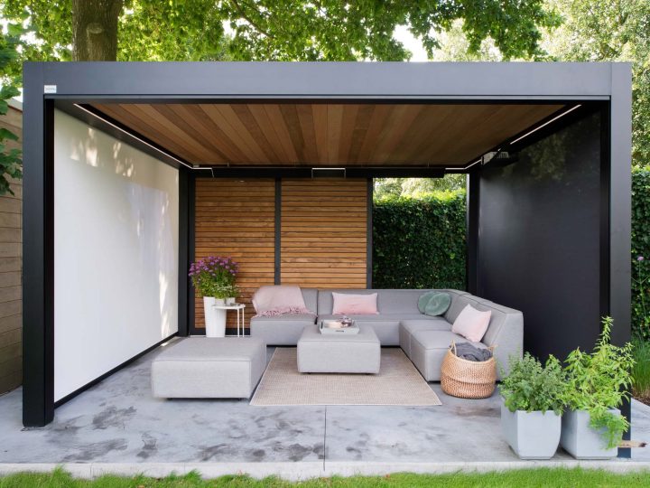 Pergo Centro SO Climate louvered pergola with wood-look walls screens and an outdoor lounge.